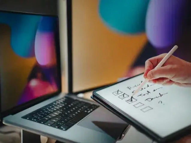 Ilustración sobre estrategia con Mínimo Producto Viable para validar y hacer crecer un negocio con eficiencia operativa