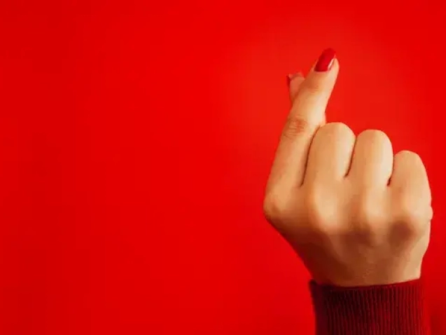 Infografía sobre estrategia de negocios y K-pop para emprendedores